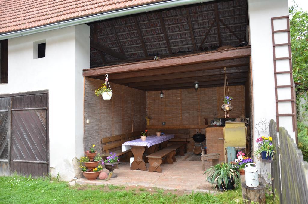 Ubytovani Hrusice Luaran gambar